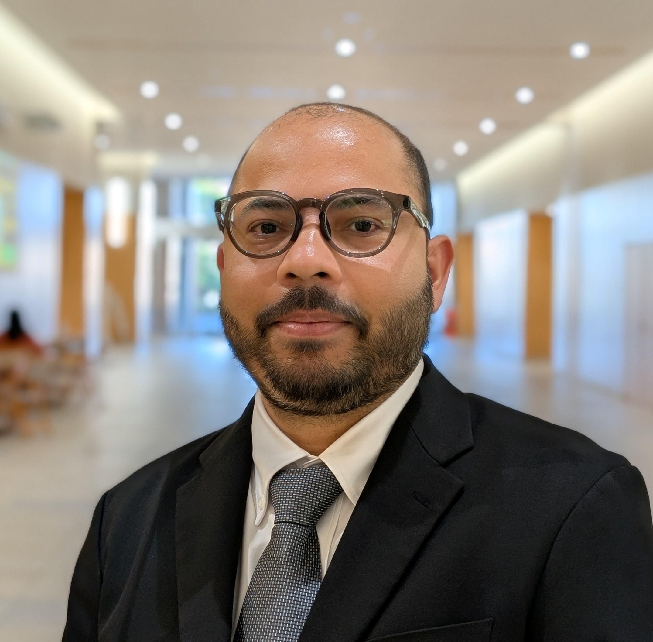 Scanning Electron Micrograph of a micro-electro-mechanical system (MEMS) resonant sensor.